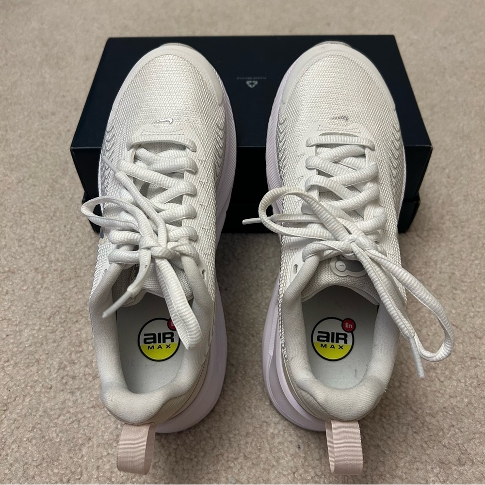 Nike Women’s Air Max Nuaxis SE Sneaker in White/Metallic Silver Size 7.5 - Picture 9 of 16